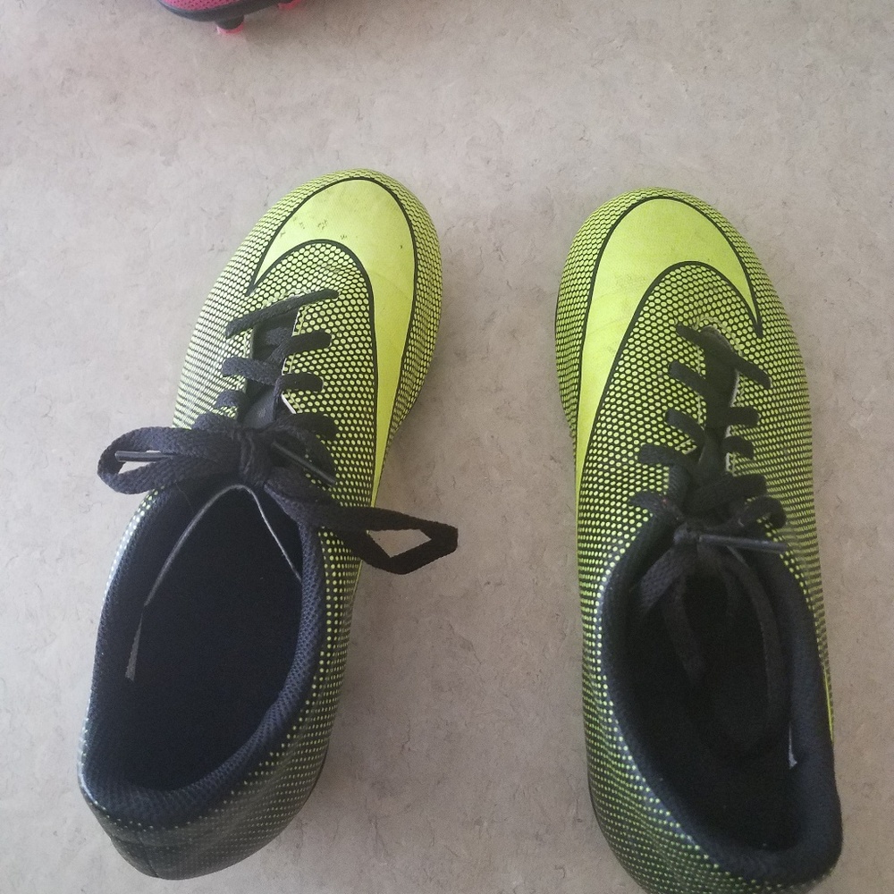 Soccer cleats